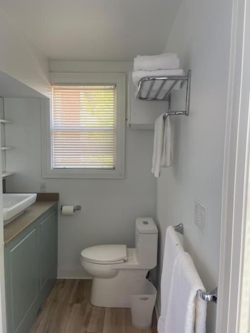 Fallsview Area! Only 10 Min Walk Holiday home *