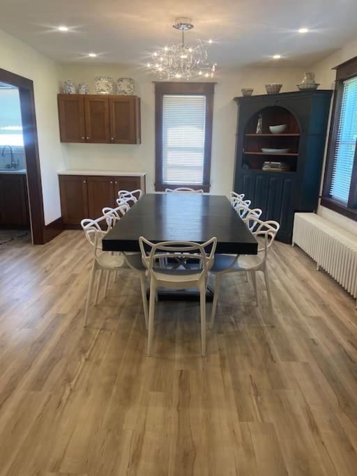 Fallsview Area! Only 10 Min Walk *